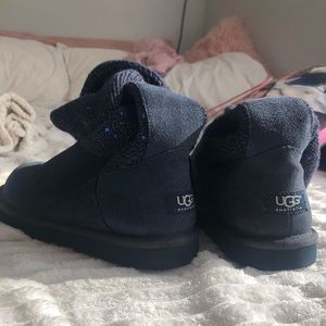 ugg boots ~ navy